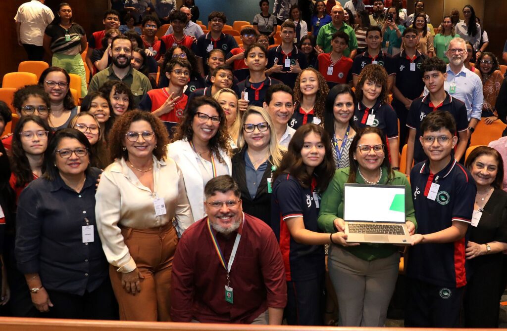 Educacao-Doacao-de-notebooks-Fotos-Euzivaldo-Queiroz-1024x670-1 Petrobras faz doação de mais de 1,4 mil notebooks para rede Estadual