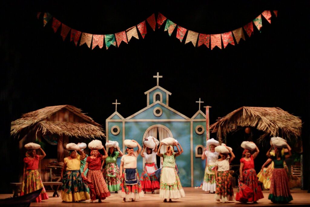 FUnATI_Espetaculo-Estorias-3-1568x1045-1-1024x682 Espetáculo ‘Estórias que meu pai contou’ coloca pessoas idosas como figuras centrais no palco do Teatro Amazonas