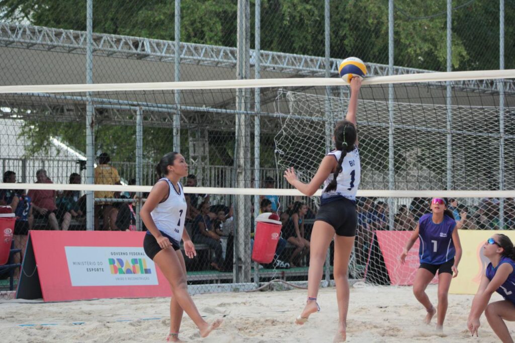 Educacao_JEBs_Volei_Foto_Charles_Badr-1024x682-1 JEBS 2024 entra na fase final de competições